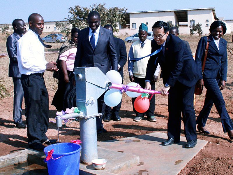 pumping-water-youthcenter-malawi