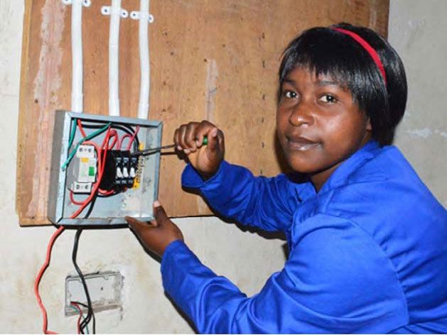 DAPP Malawi’s Mikolongwe Vocational School provides vocational and life skills training to local Malawian school leavers, orphans and underprivileged youths who have not been absorbed by government and private training colleges.